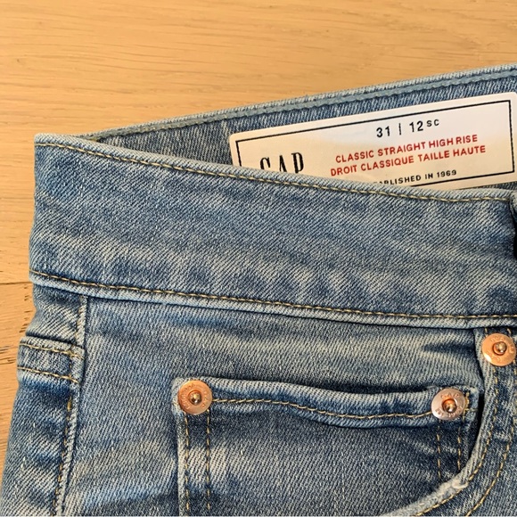 GAP Classic Straight High-rise Jeans - Picture 2 of 2